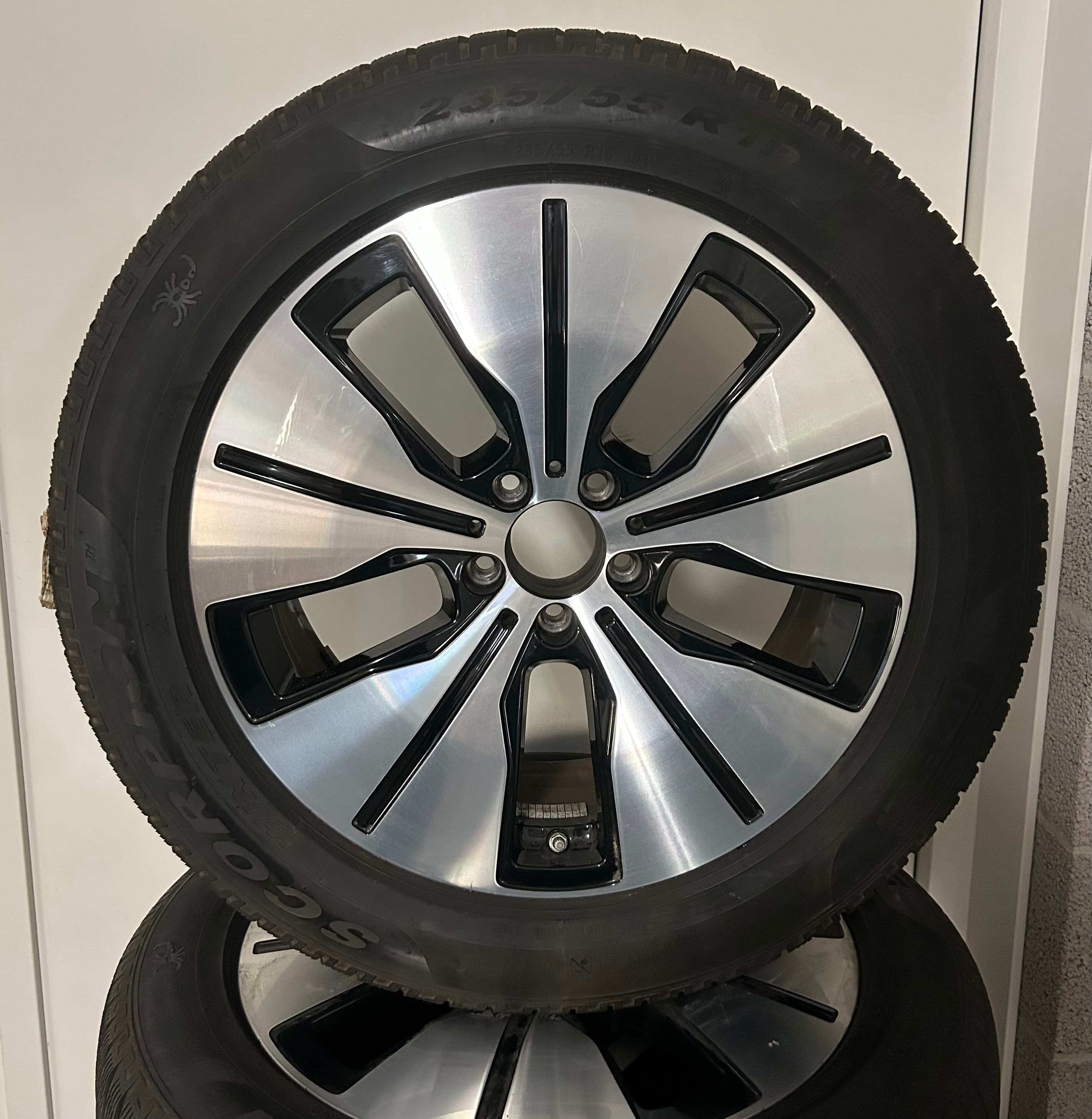 Mercedes-Benz EQC 19 inch Velgen + Winterbanden